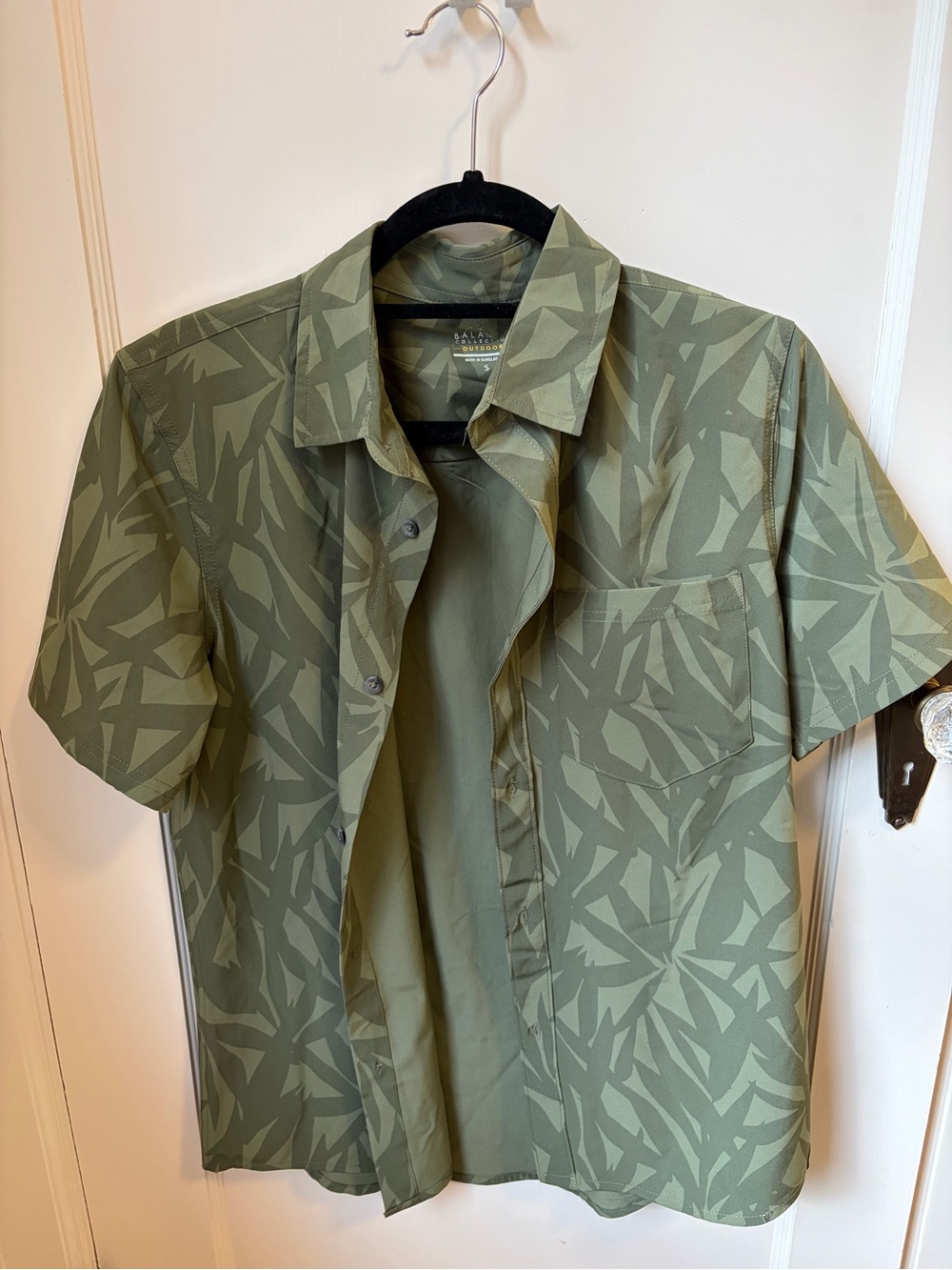 Balance Collection Olive Green Short-Sleeve Button-Up Shirt with Leaf Pattern